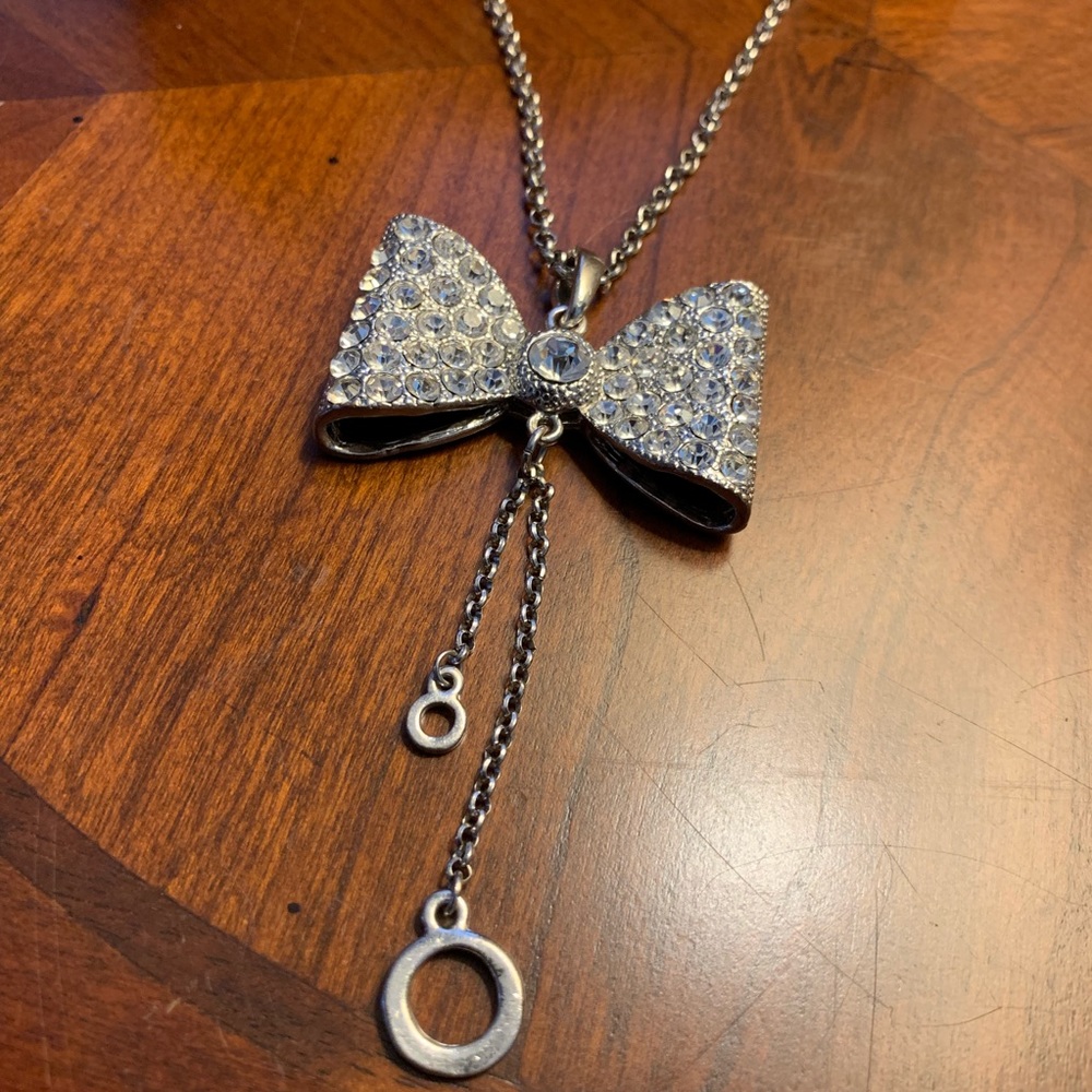 Crystal Bow Design Necklace🥰